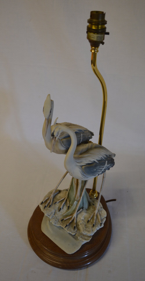 Capodimonte table lamp depicting a pair