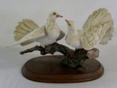 Capodimonte figure of two doves on a bra