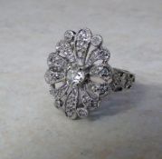 14 ct white gold flower shaped diamond r