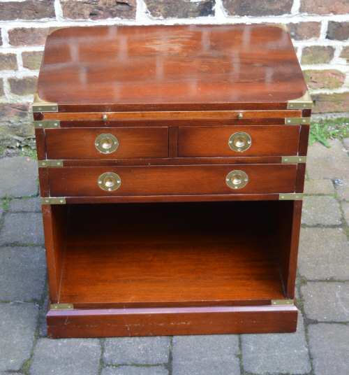 Small reproduction campaign chest style