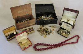 Assorted costume jewellery inc selection