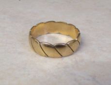 9ct gold wedding ring size X/Y 6.1g