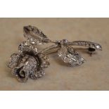 18ct white gold diamond chip brooch in t