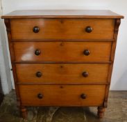 Victorian mahogany chest of drawers with