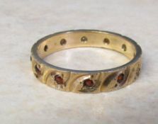 9ct gold & garnet ring size O total weig