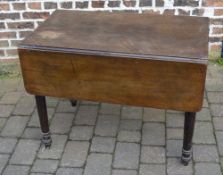 Victorian mahogany Pembroke table with t