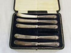 Cased set of silver butter knives (1 mis