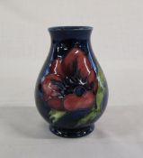 Small blue Moorcroft vase H 10 cm
