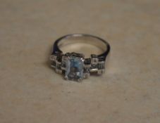 18ct gold aquamarine & diamond ring, Rin