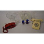 Glassware including small blue vases, re
