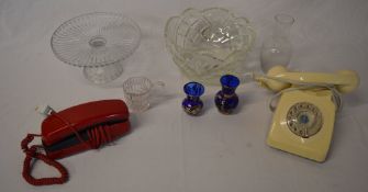 Glassware including small blue vases, re