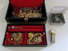 Various costume jewellery