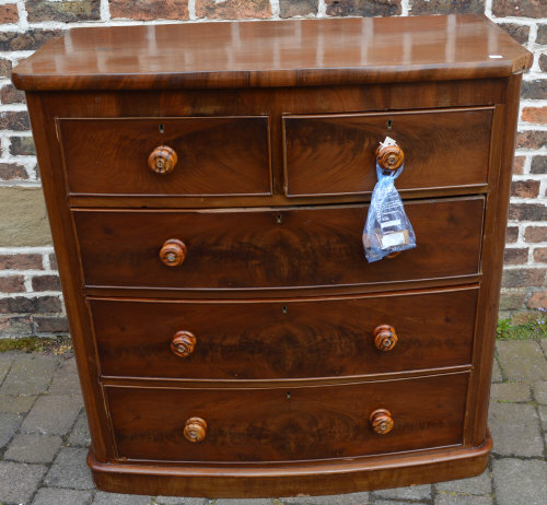 Victorian bow fronted chest of drawers