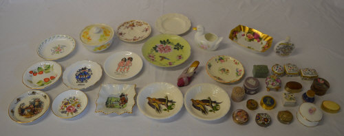 Various small plates, trinket boxes etc