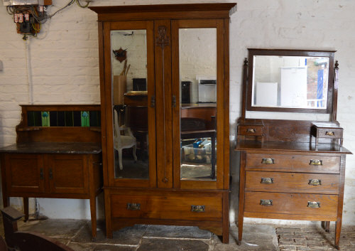 Edwardian bedroom suite comprising of wa