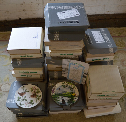 Large quantity of boxed collectors plate