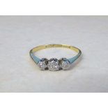 18ct gold 3 stone diamond ring approx to