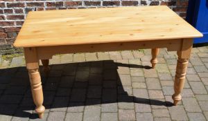 Pine kitchen table on turned legs