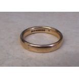 9ct gold wedding band size 0 weight 4.1