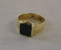 18ct gold mens seal ring size S weight 7