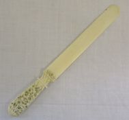 Ornate ivory page turner L 26 cm