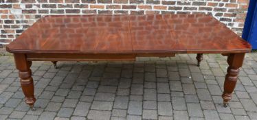 Victorian mahogany wind out dining table