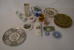 Various ceramics including Alvingham pla