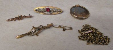 3 9ct gold brooches & a 9ct gold locket