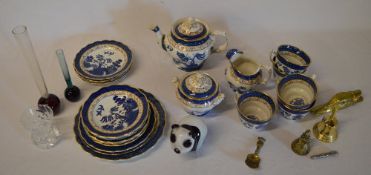 Ceramics including a Willow part tea ser
