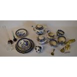 Ceramics including a Willow part tea ser