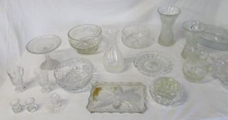 Various glass ware including bowls and v