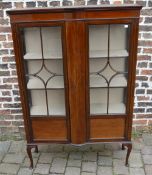 Edwardian display cabinet with barrel sh