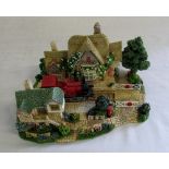 Large Lilliput Lane style ceramic 'Hillt