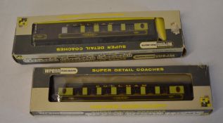 2 Wrenn railways 00 gauge coaches