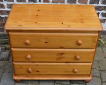 Pine chest of drawers