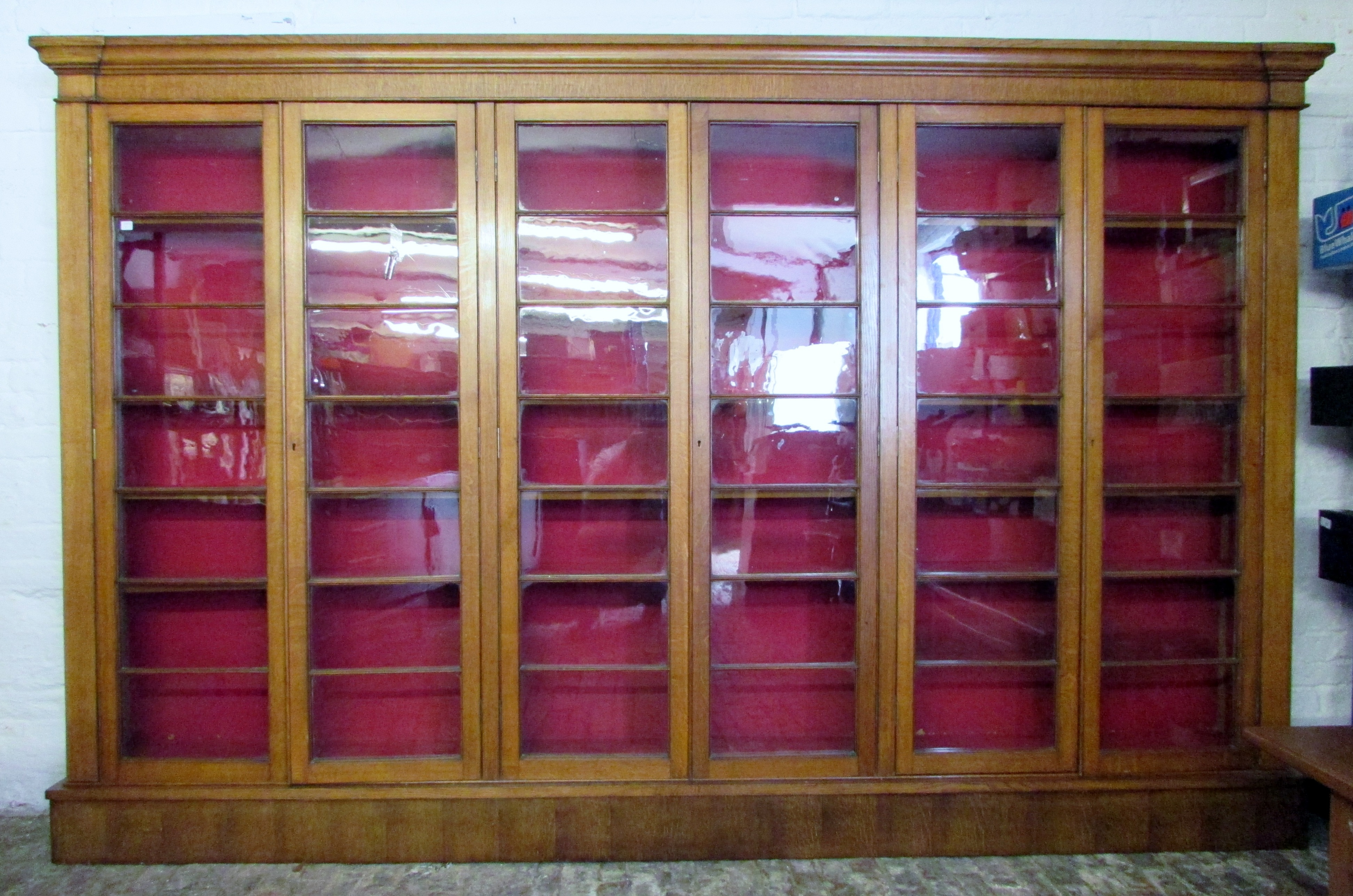 Late Victorian large oak bookcase/displa