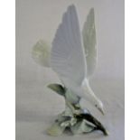 Lladro figure of a dove H 28.5 cm