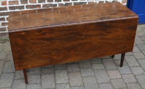 Georgian mahogany gateleg table
