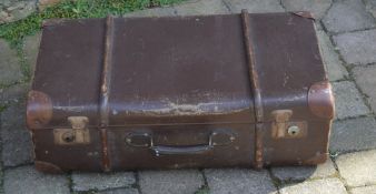 Travelling trunk / suitcase