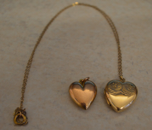 2 9ct gold heart lockets (9ct front & ba