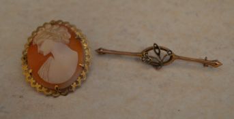 9ct gold cameo brooch and a 9ct gold bar