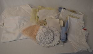 Quantity of table linen and lace