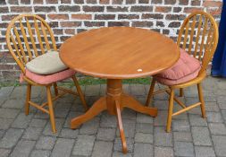 Round kitchen table and 2 chairs