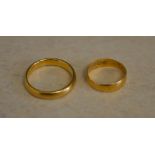 2 22ct gold wedding bands, approx weight