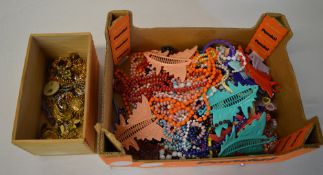 Various plastic costume jewellery and br