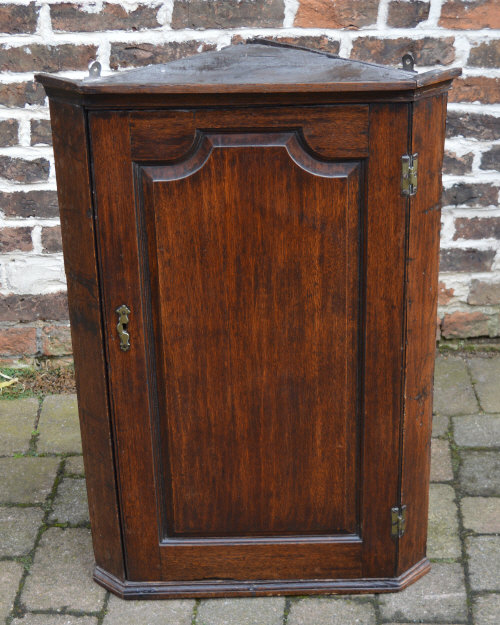 Small Georgian oak corner cupboard