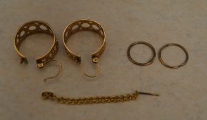 2 pairs of 9ct gold earrings and one loo