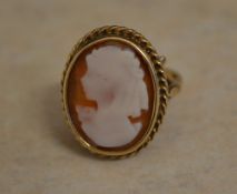 9ct gold cameo ring, approx weight 6.1g,