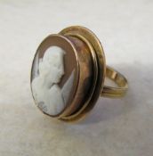 9ct gold cameo ring total weight 7.8 g s