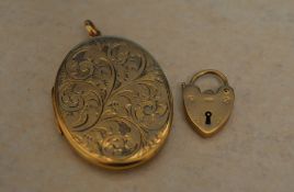 9ct gold keepsake locket and a small 9ct